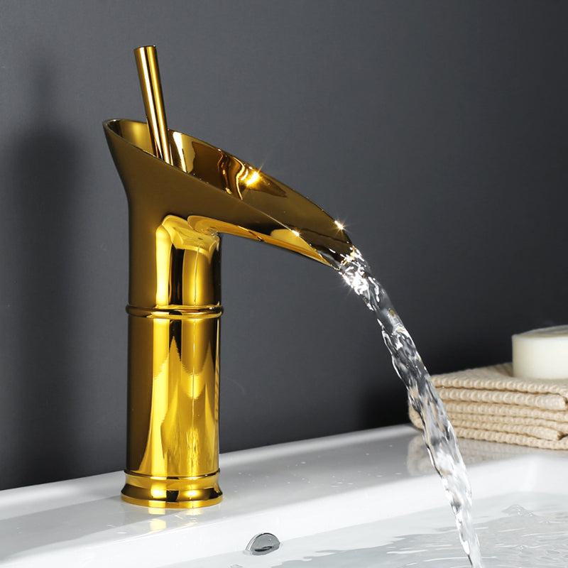 Antike Wasserfallarmatur für das Badezimmer | AquaHeritage