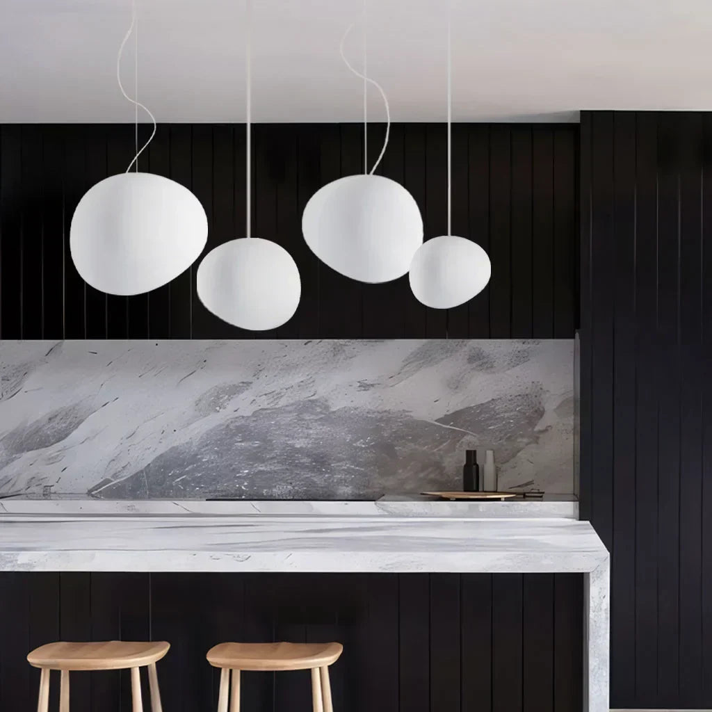 Garduru-förmige Pendelleuchte – Minimalistische Milchglas-Deckenlampe