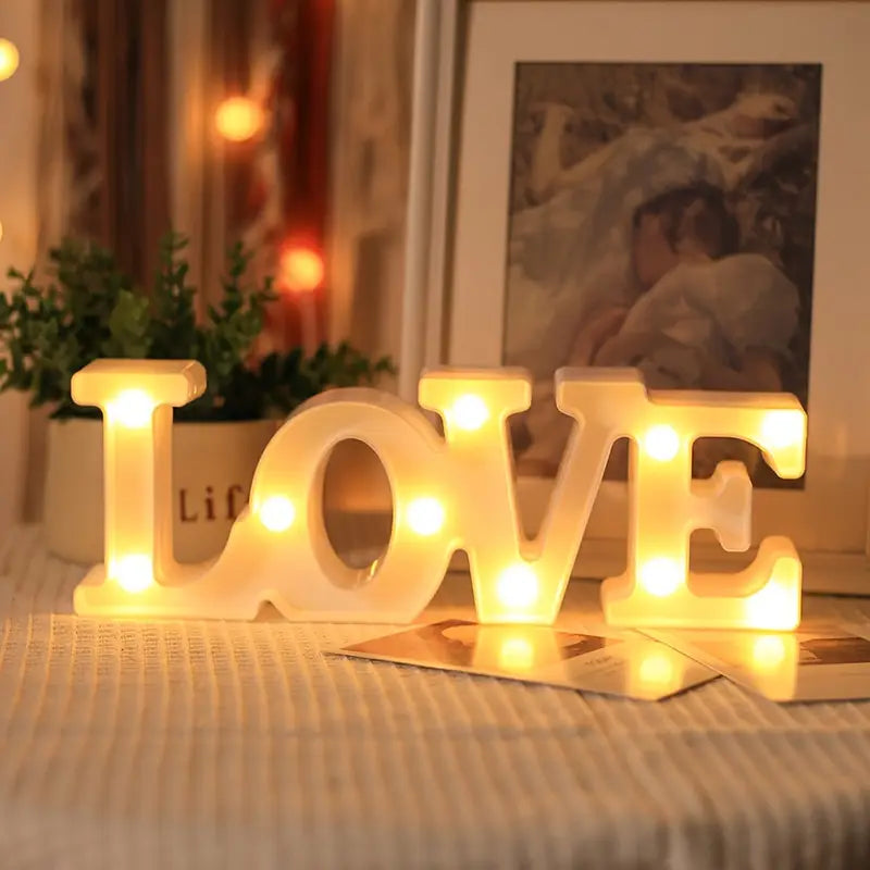 LED Buchstaben, Zahlen und Symbole – Leuchtdeko mit warmweißem Licht für Feste und Wohnräume
