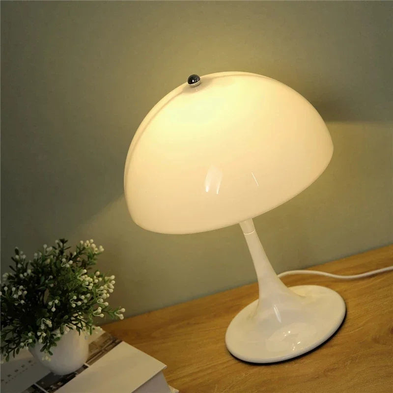 Retro Dänische Tischlampe/ Stehlampe - Ikonisches Pilzdesign für moderne Räume