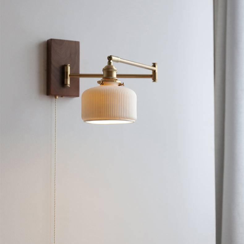 Wandleuchte aus Keramik und Holz – Modernes Design für zeitgenössisches Interieur