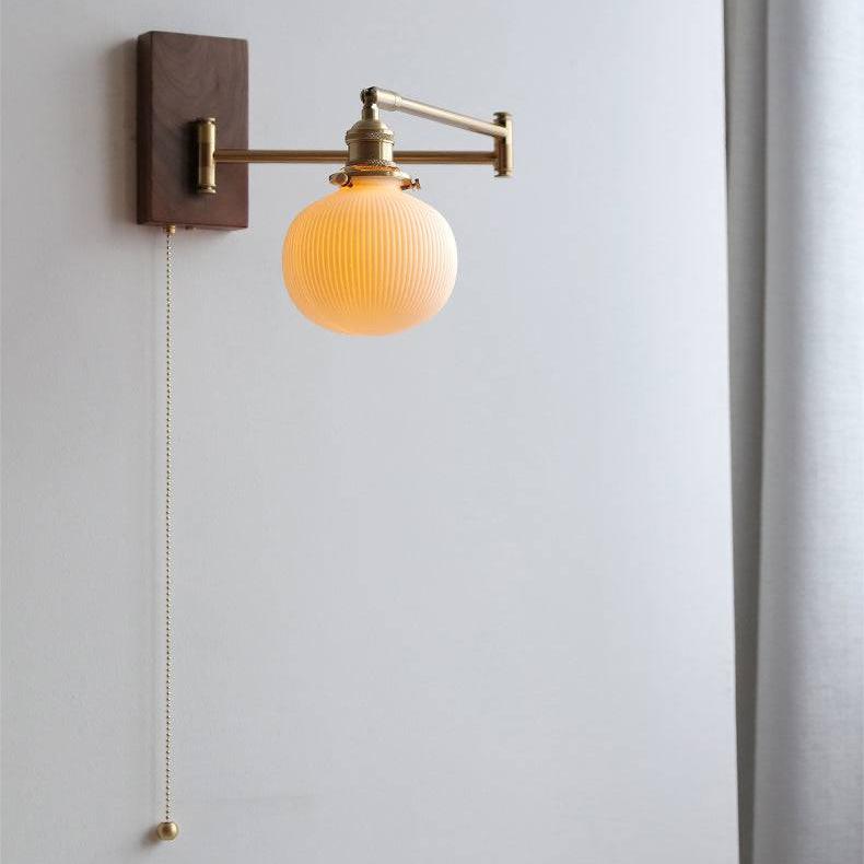 Wandleuchte aus Keramik und Holz – Modernes Design für zeitgenössisches Interieur