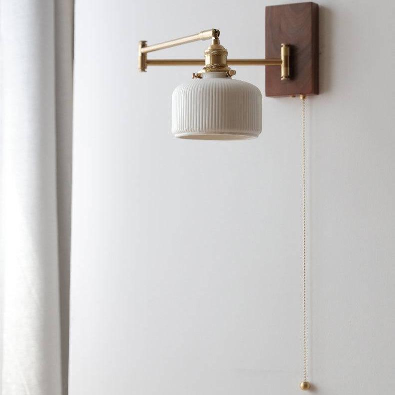 Wandleuchte aus Keramik und Holz – Modernes Design für zeitgenössisches Interieur
