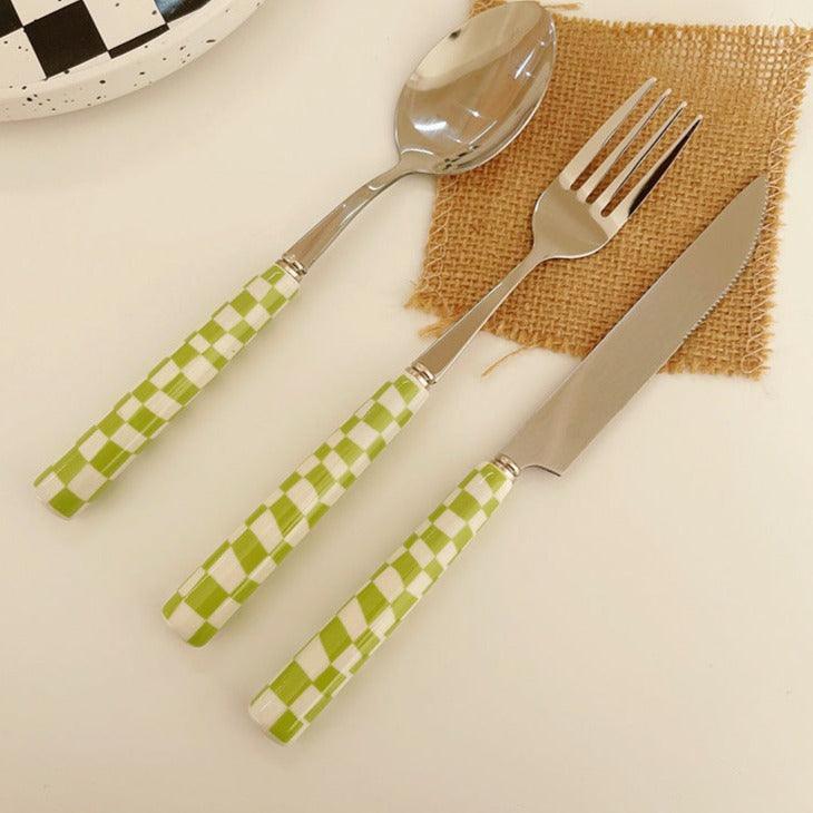 RetroChef – Stylisches Edelstahlbesteck mit Schachbrettmuster