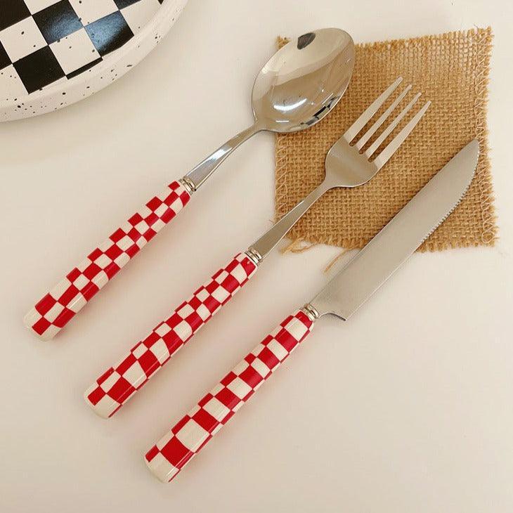 RetroChef – Stylisches Edelstahlbesteck mit Schachbrettmuster