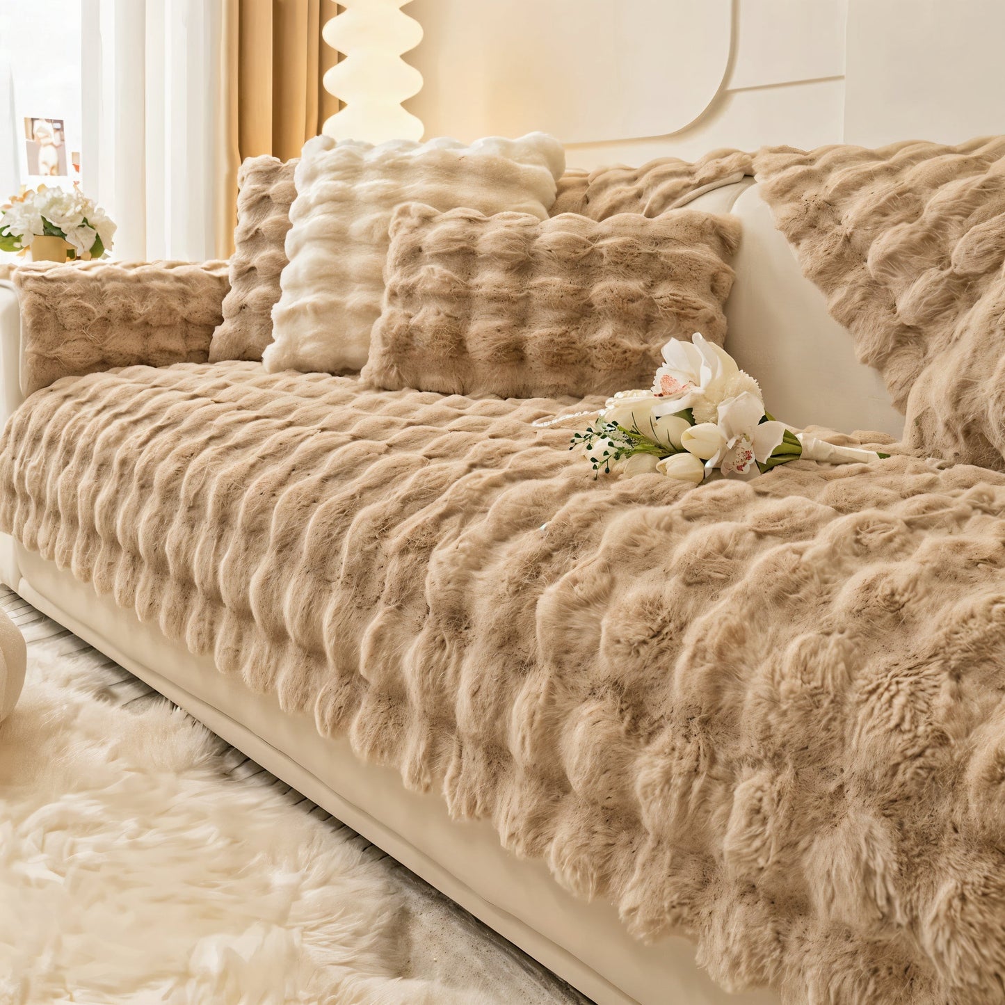 RoyaleGlow Luxus Sofabezug - Ultra-weicher Steppschutz