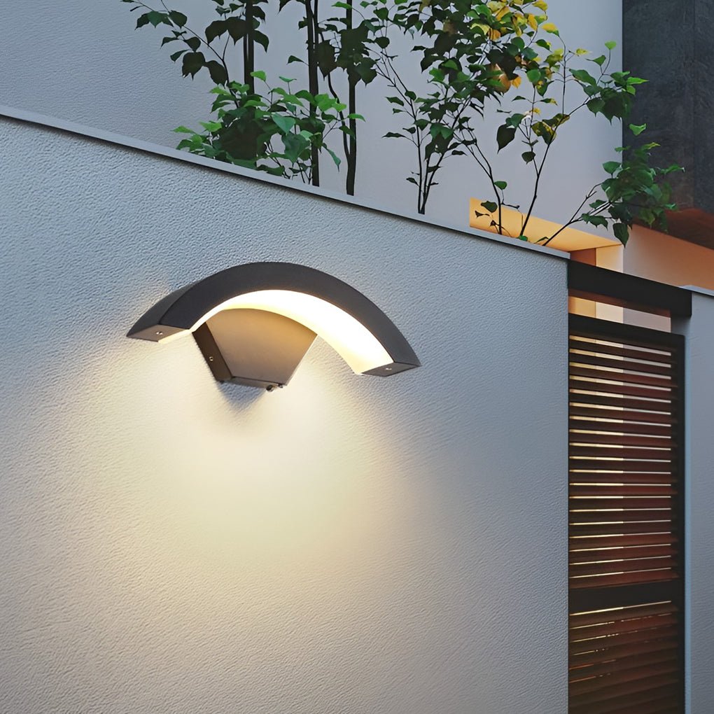Außenwandleuchte mit gebogenem LED-Design