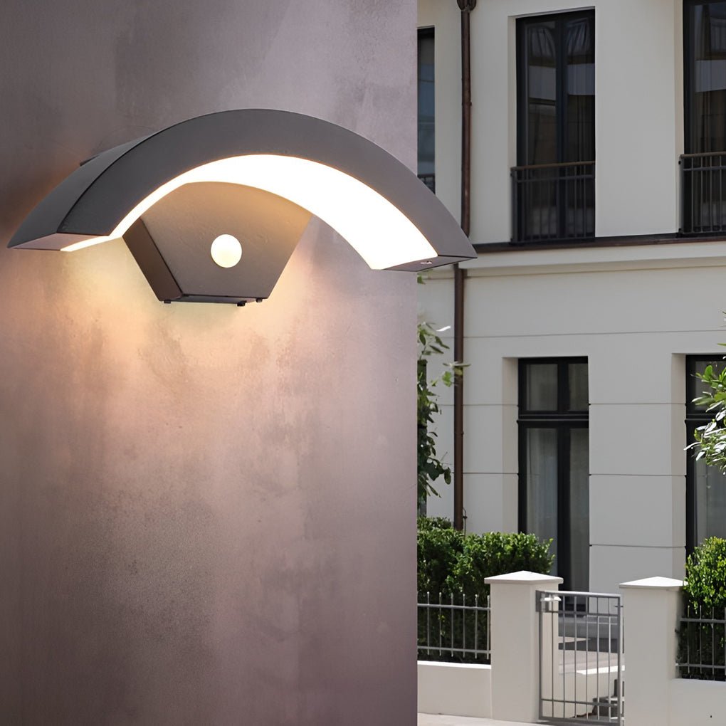 Außenwandleuchte mit gebogenem LED-Design
