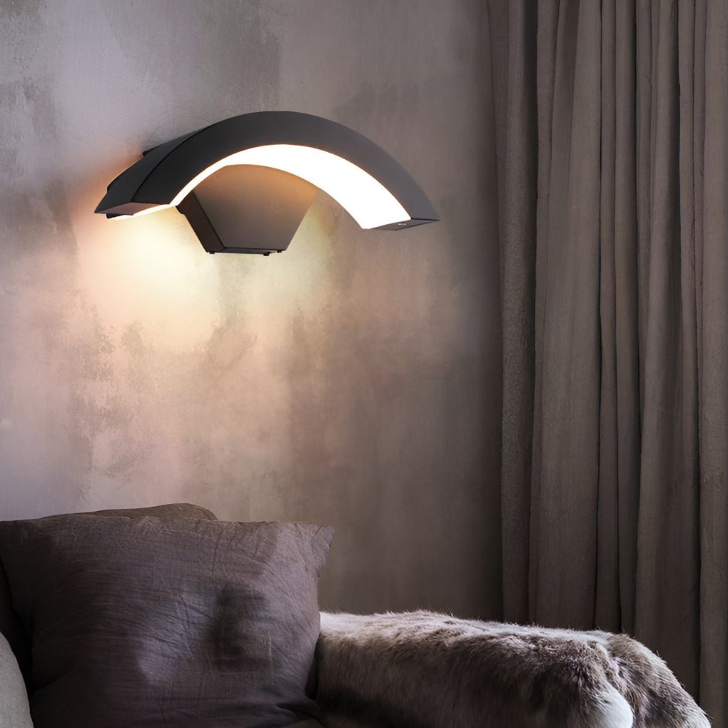 Außenwandleuchte mit gebogenem LED-Design