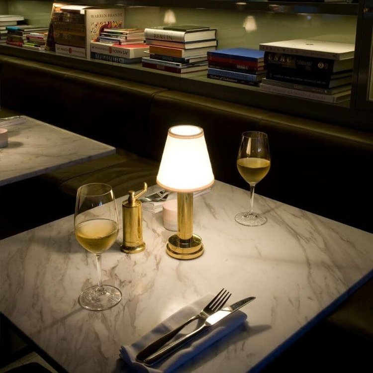 LumeFab – Elegante Tischlampe mit Stofflampenschirm und dimmbarer Atmosphäre