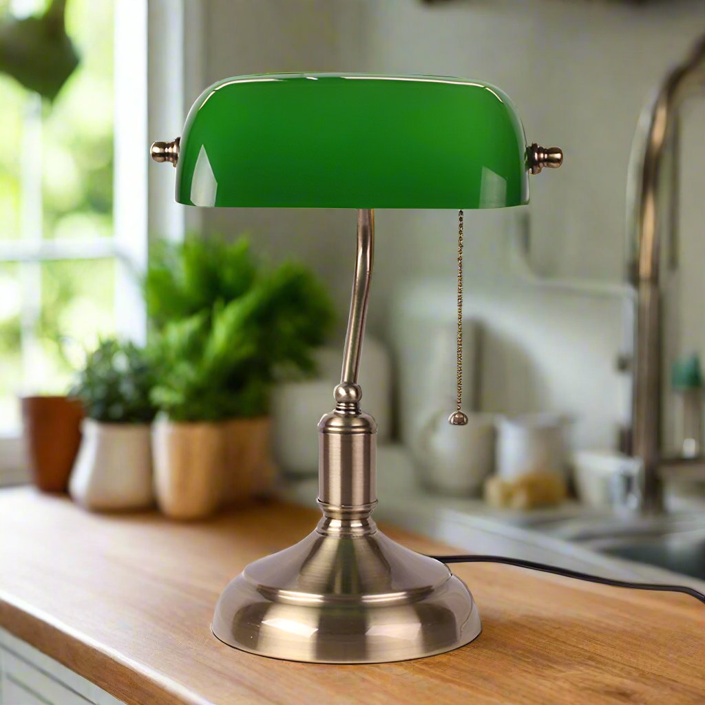 Garduru Glas Tischlampe – Elegantes klassisches Design mit Metallbasis (E27, 16-20W)