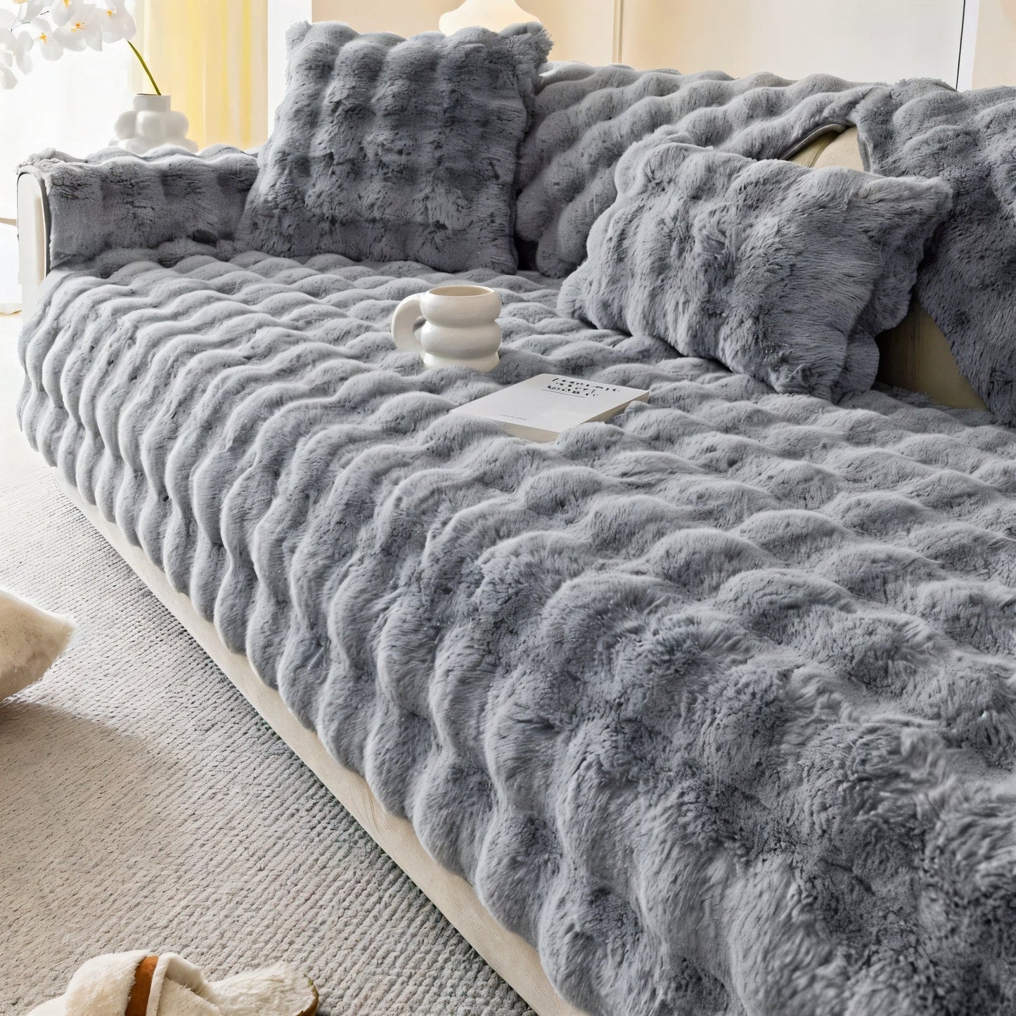 RoyaleGlow Luxus Sofabezug - Ultra-weicher Steppschutz