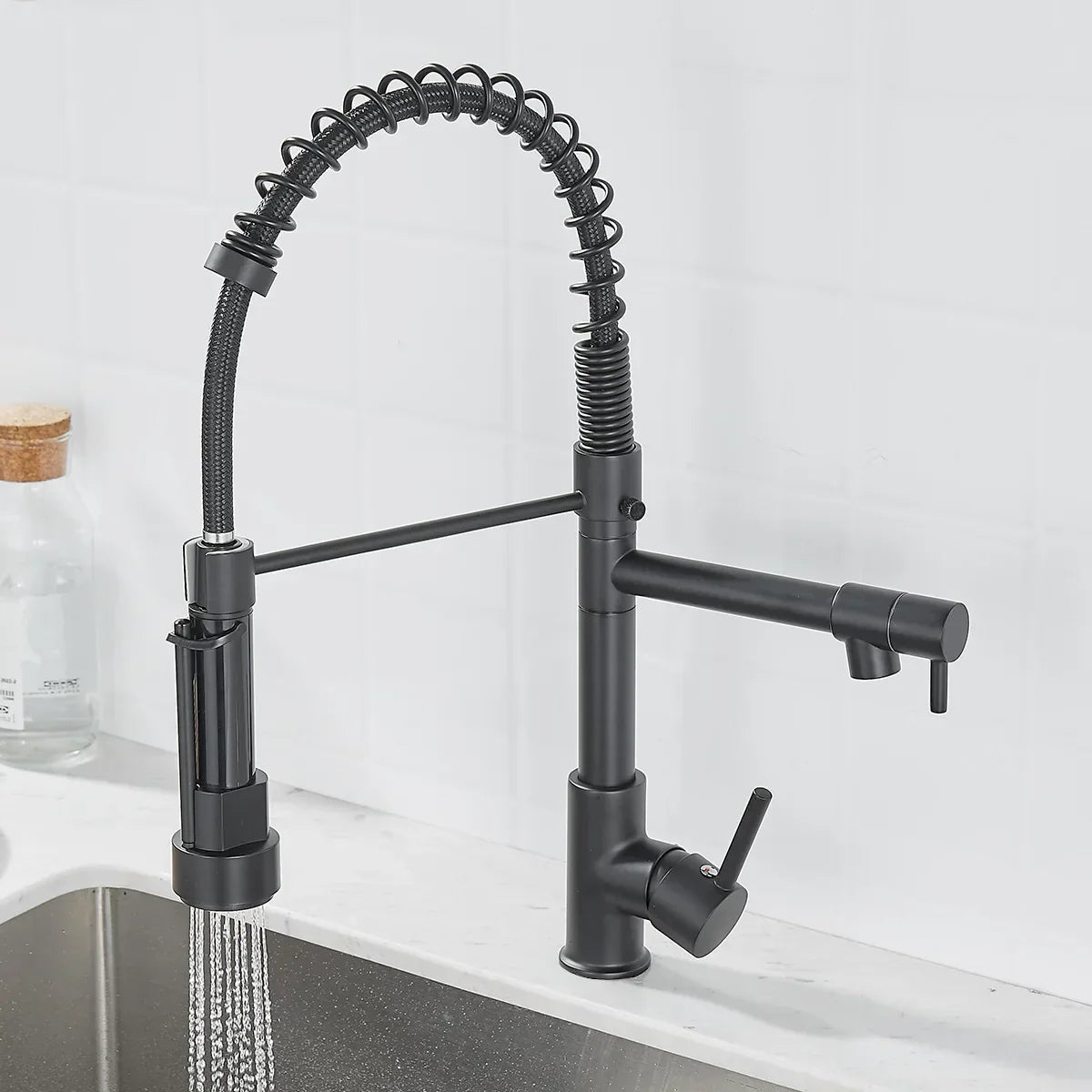 Garduru - Moderne Küchenarmatur mit Doppelauslauf in Schwarz & Gold