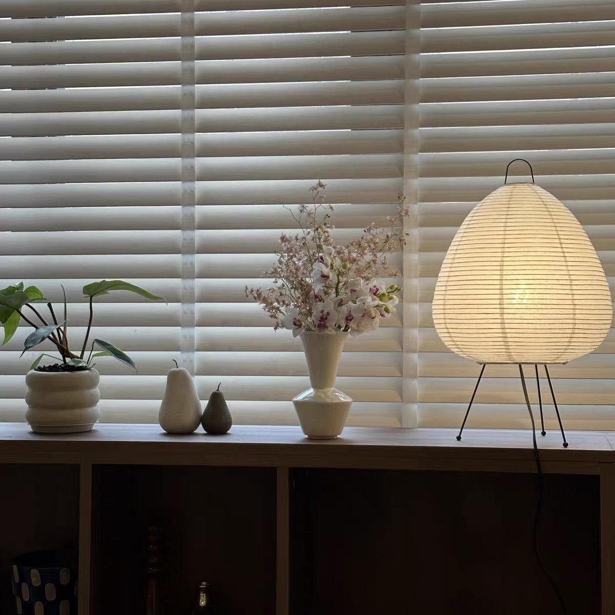 Garduru – Reispapier Tischlampe im modernen Stil