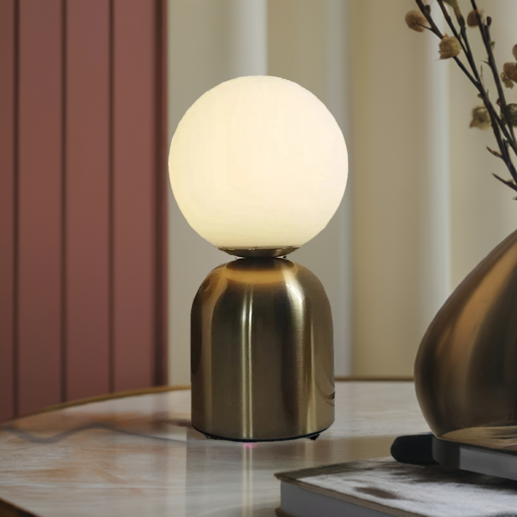 NordLume – Stilvolle Eisen Tischlampe für ein zeitloses Interieur