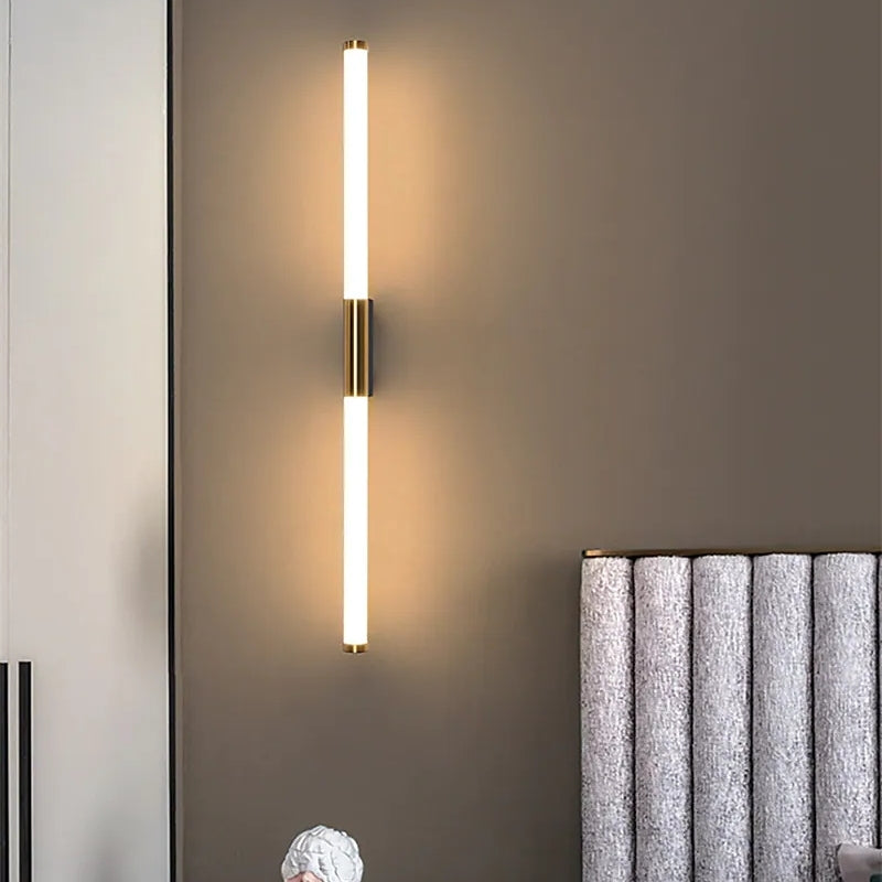 Leigh Einfache moderne lineare LED-Wandleuchte aus weißgoldenem Schlafzimmermetall