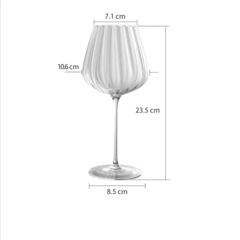 Getränkegläser – Wellenmuster aus Glas – Elegantes Design für Wein & Cocktails
