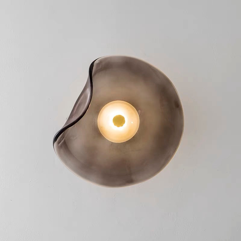 Moderne Wandleuchte aus amberfarbenem Glas - Elegante und funktionale LED-Beleuchtung