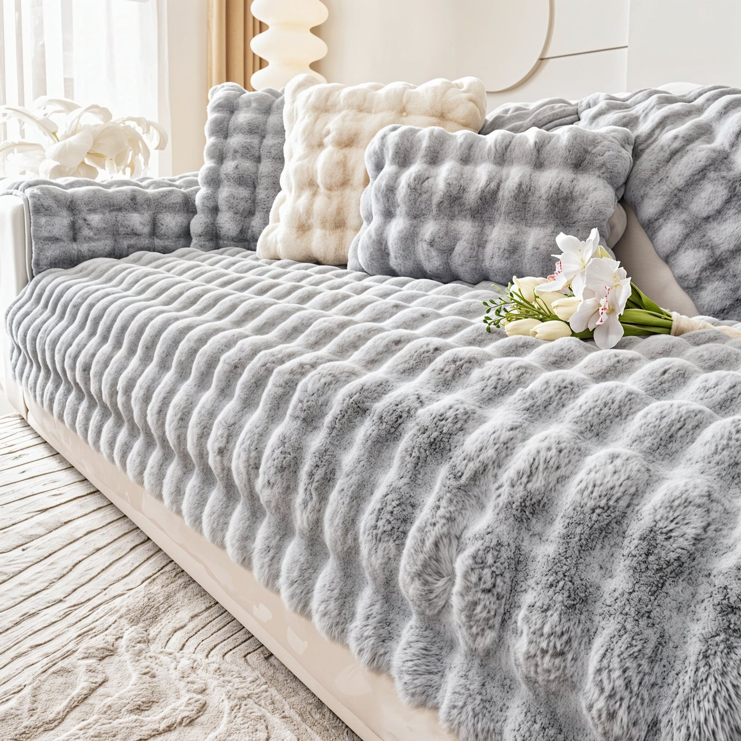 RoyaleGlow Luxus Sofabezug - Ultra-weicher Steppschutz