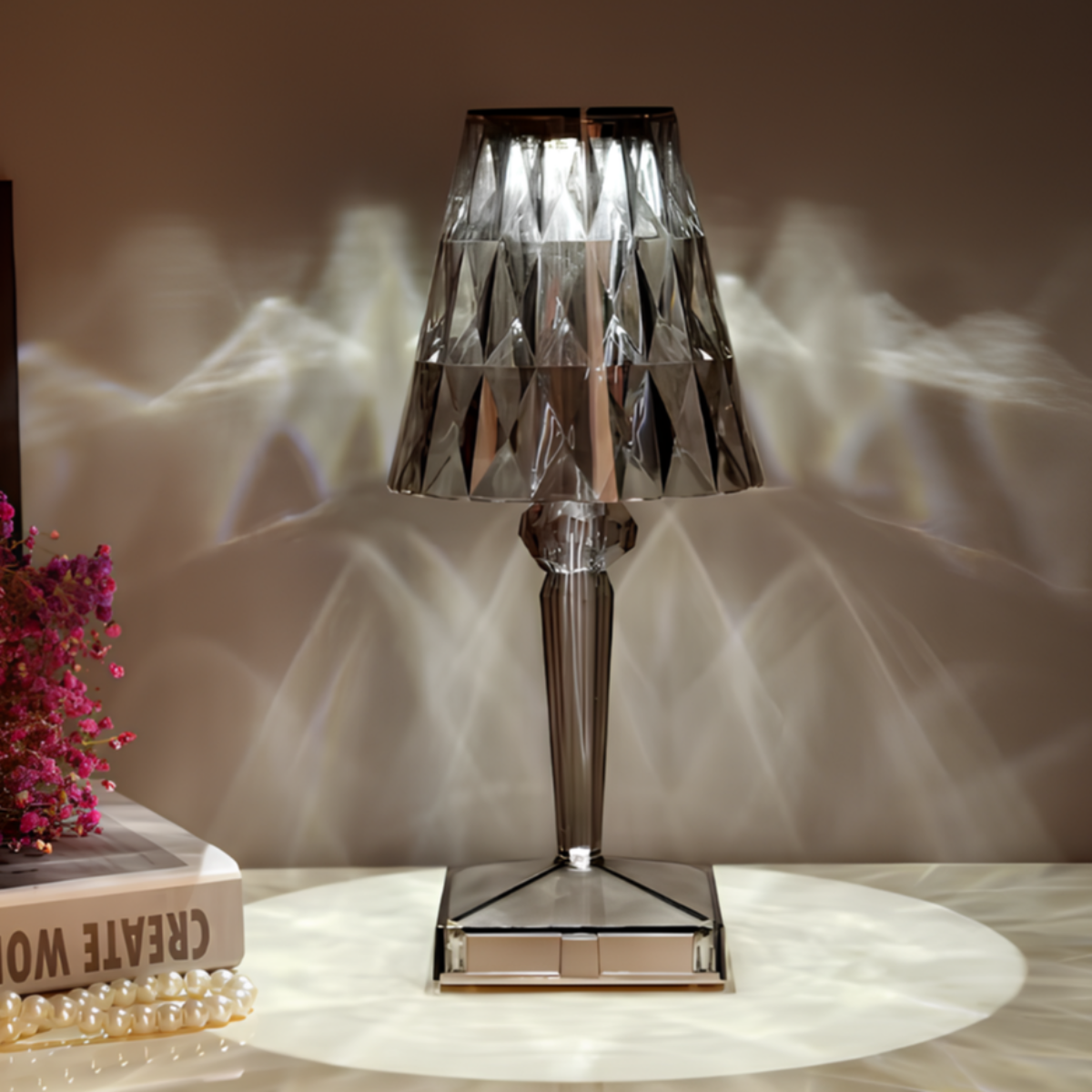 Elegante Tischlampe für moderne Innenräume | CrystalGlow