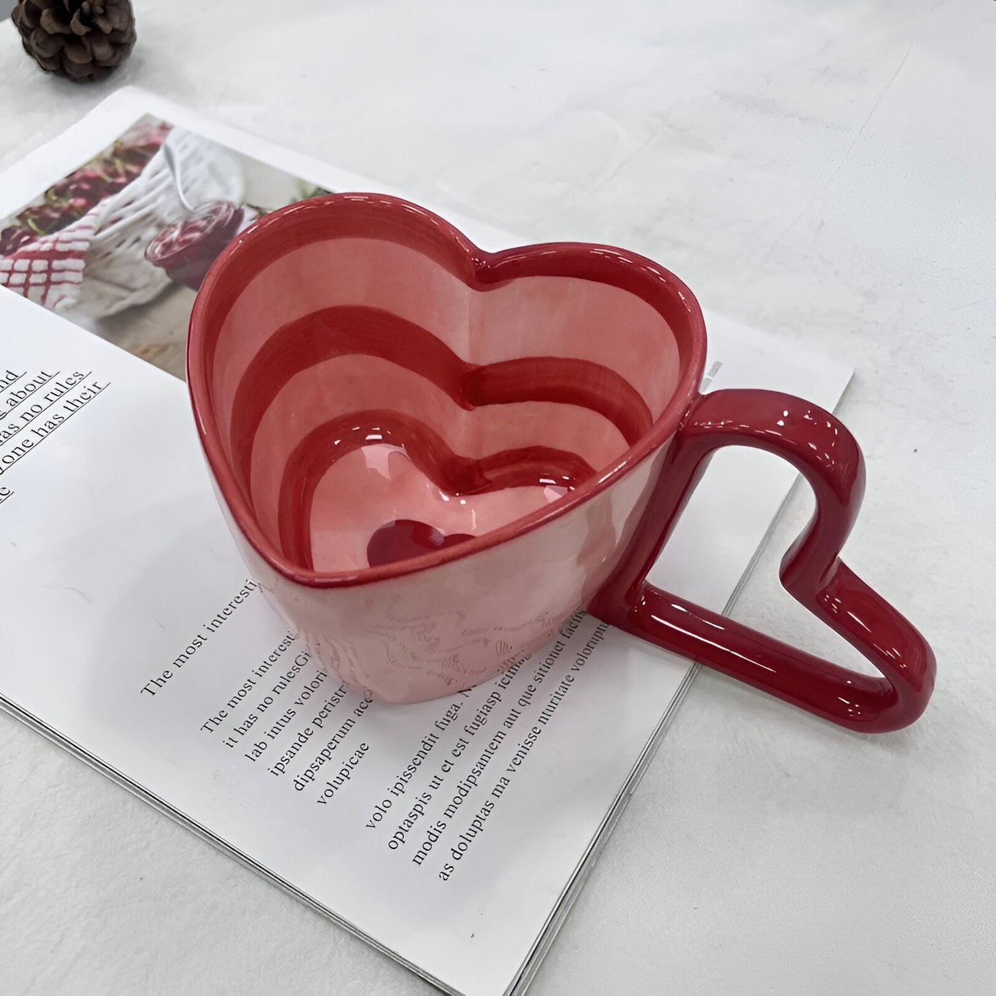 Herzförmige Porzellan-Kaffeetasse