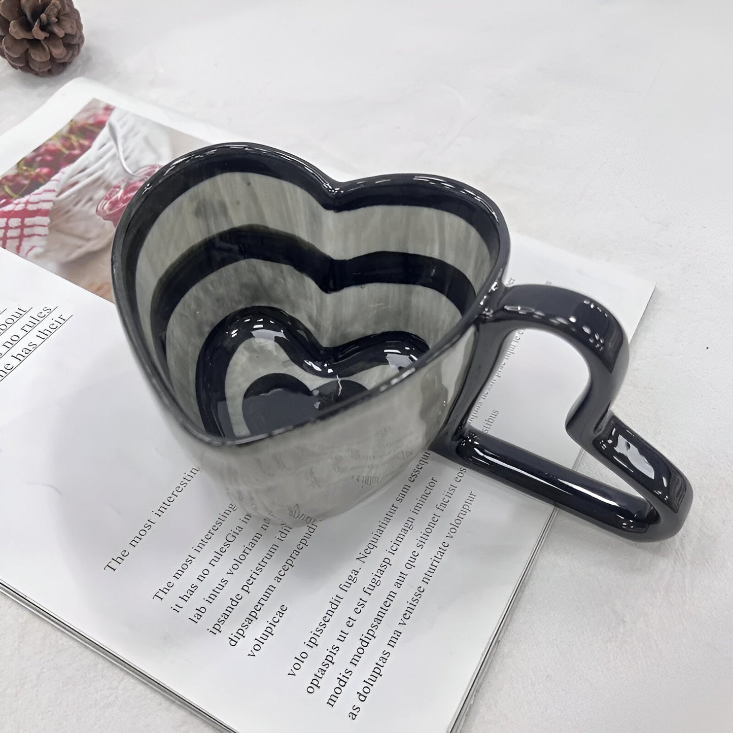 Herzförmige Porzellan-Kaffeetasse
