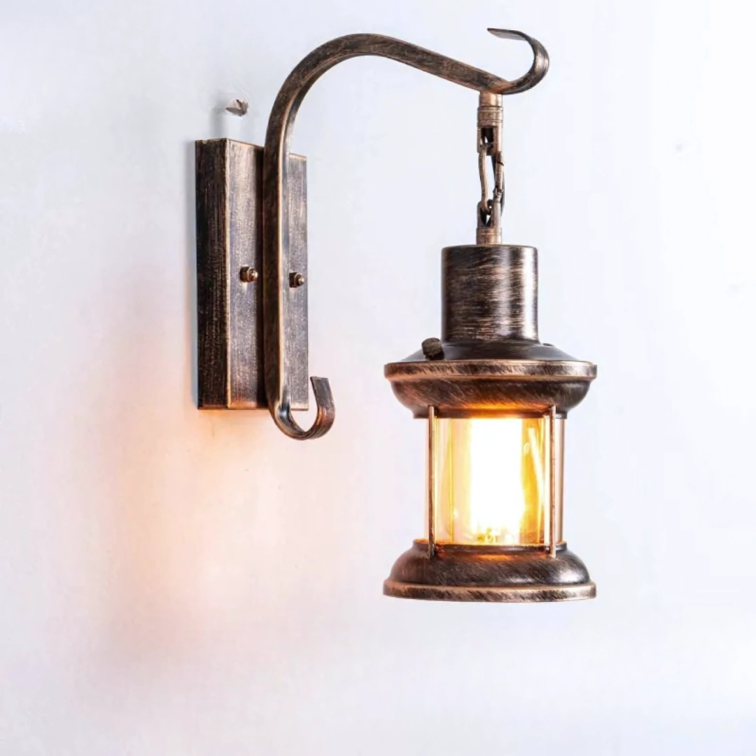 Wandleuchte mit vintage Glas-Schirm Design
