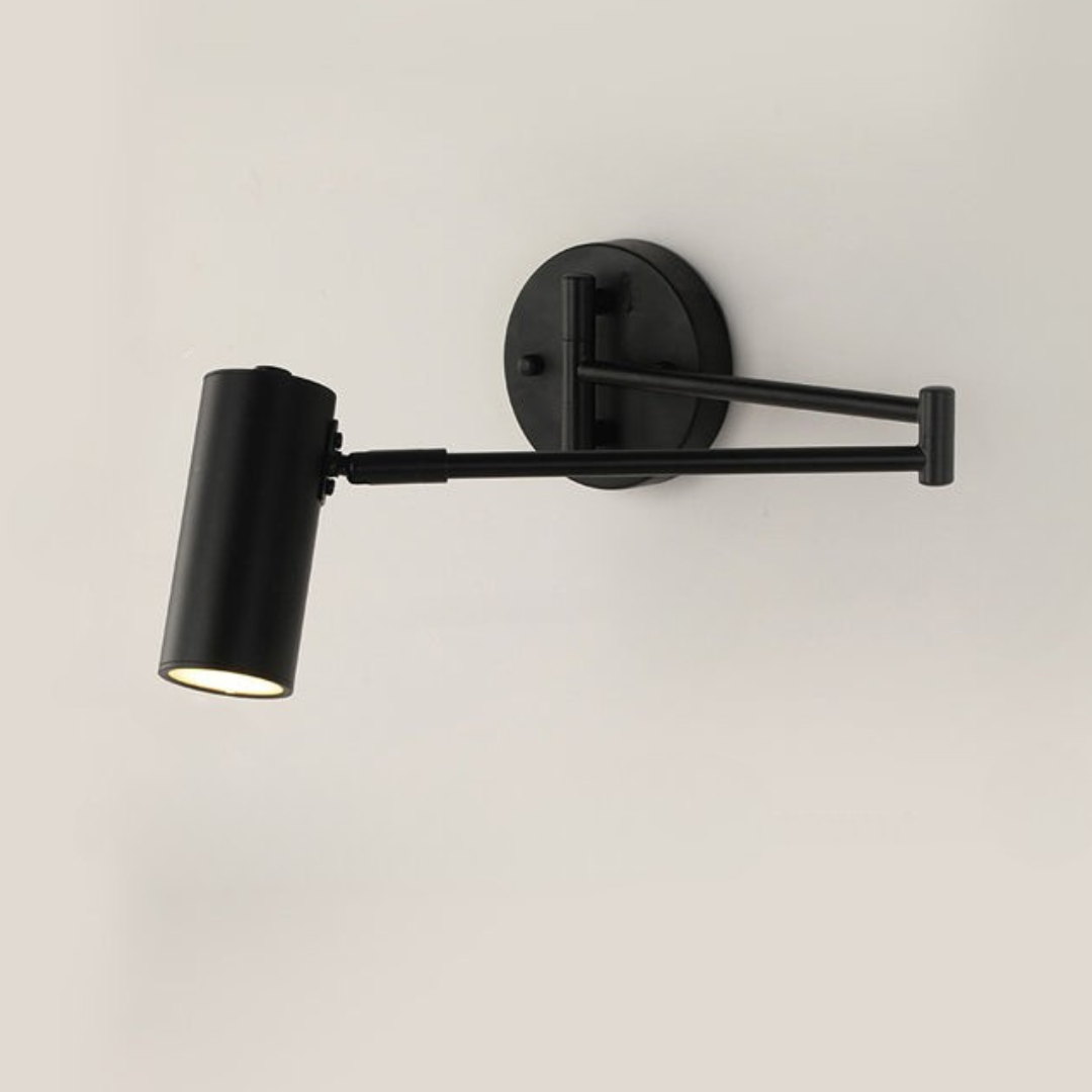 Wandlampe mit Metallschirm und Schwenkarm