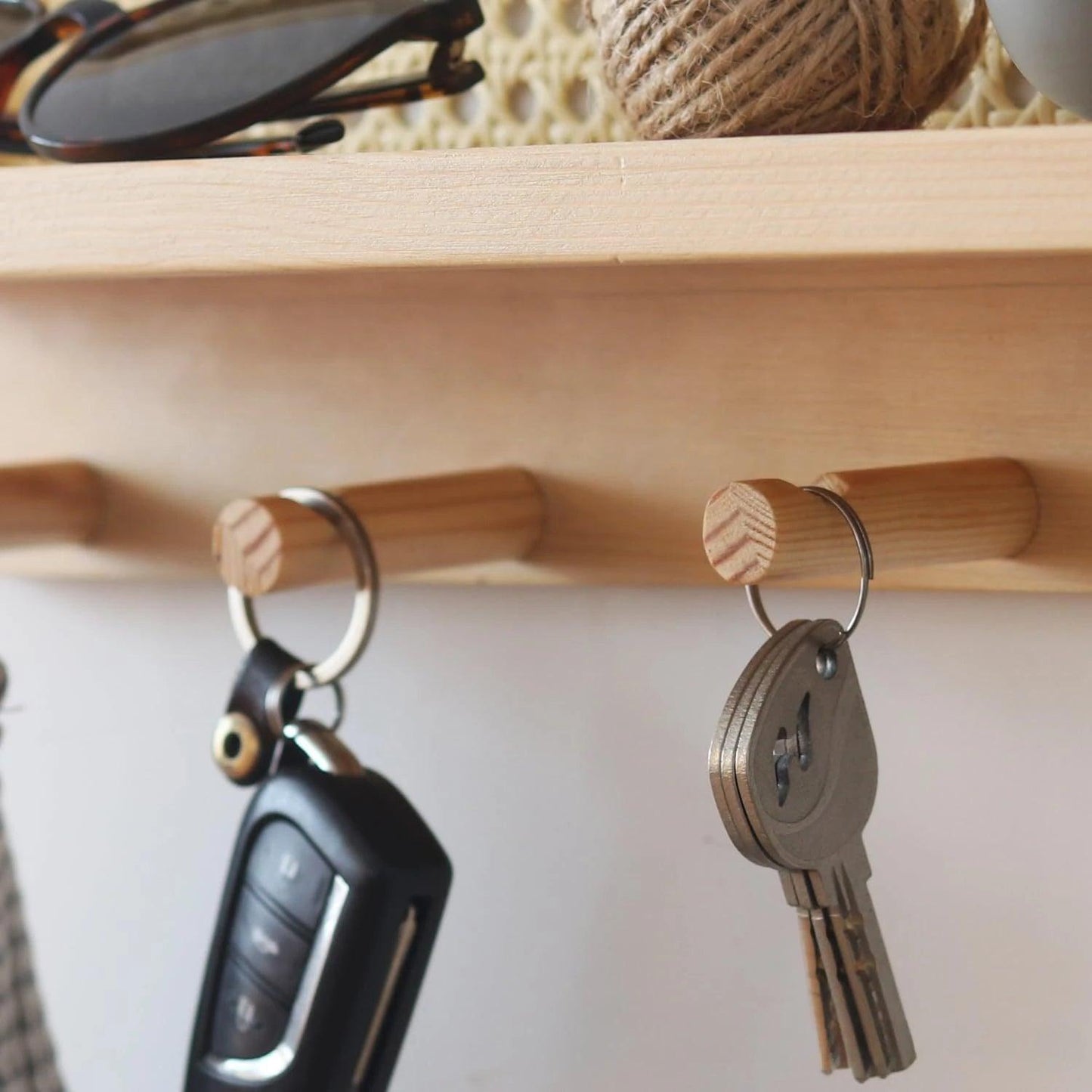 Design-Wandregal mit Haken – Minimalismus für Bad & Küche