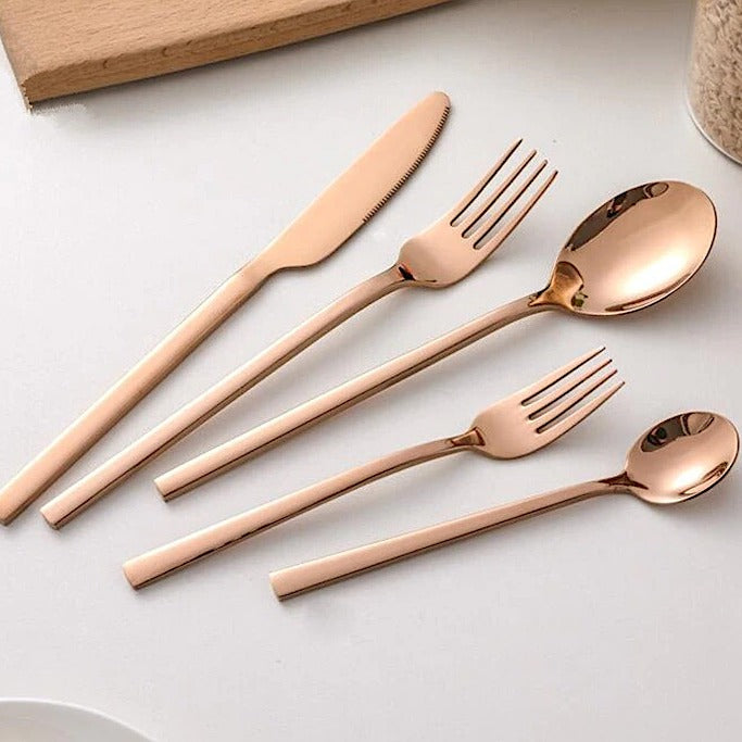 Eleganz – Luxuriöses Besteckset aus Edelstahl mit zeitlosem Design