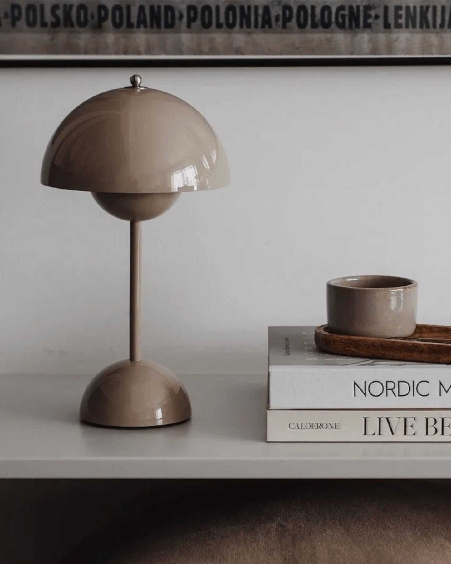 Dome Tischlampe – Retro-Design mit Metallfuß – Vielseitig und Modern