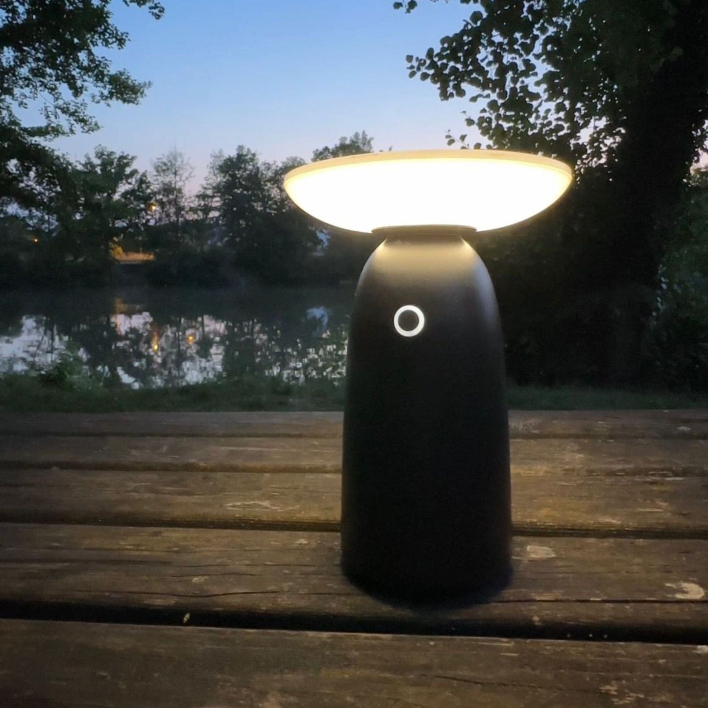 Drahtlose Tischlampe mit einstellbarer Helligkeit und Solarenergie