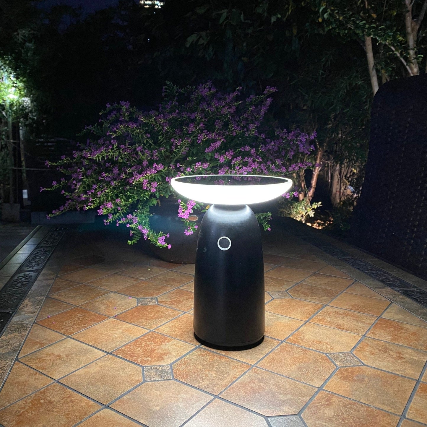 Drahtlose Tischlampe mit einstellbarer Helligkeit und Solarenergie