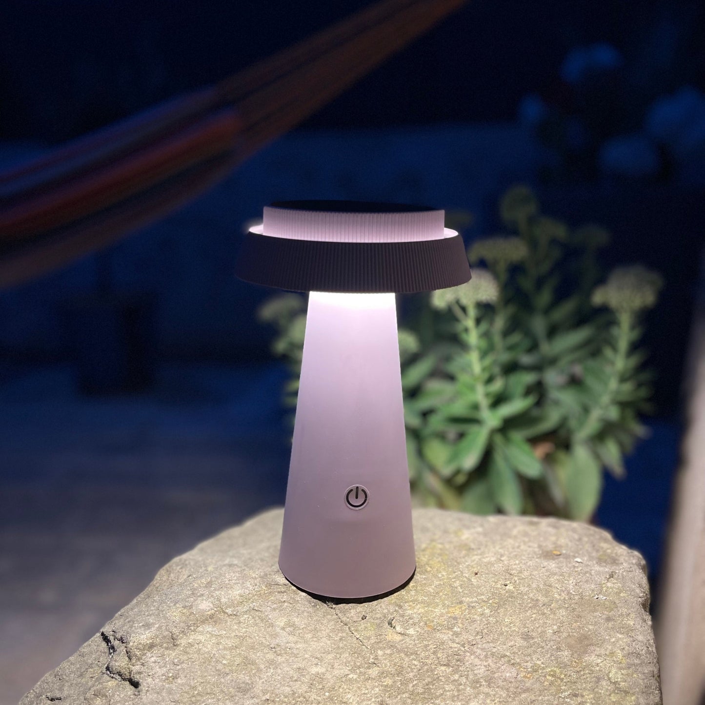 Solar-Wandleuchte für den Außenbereich mit einstellbarer Helligkeit für Garten und Terrasse