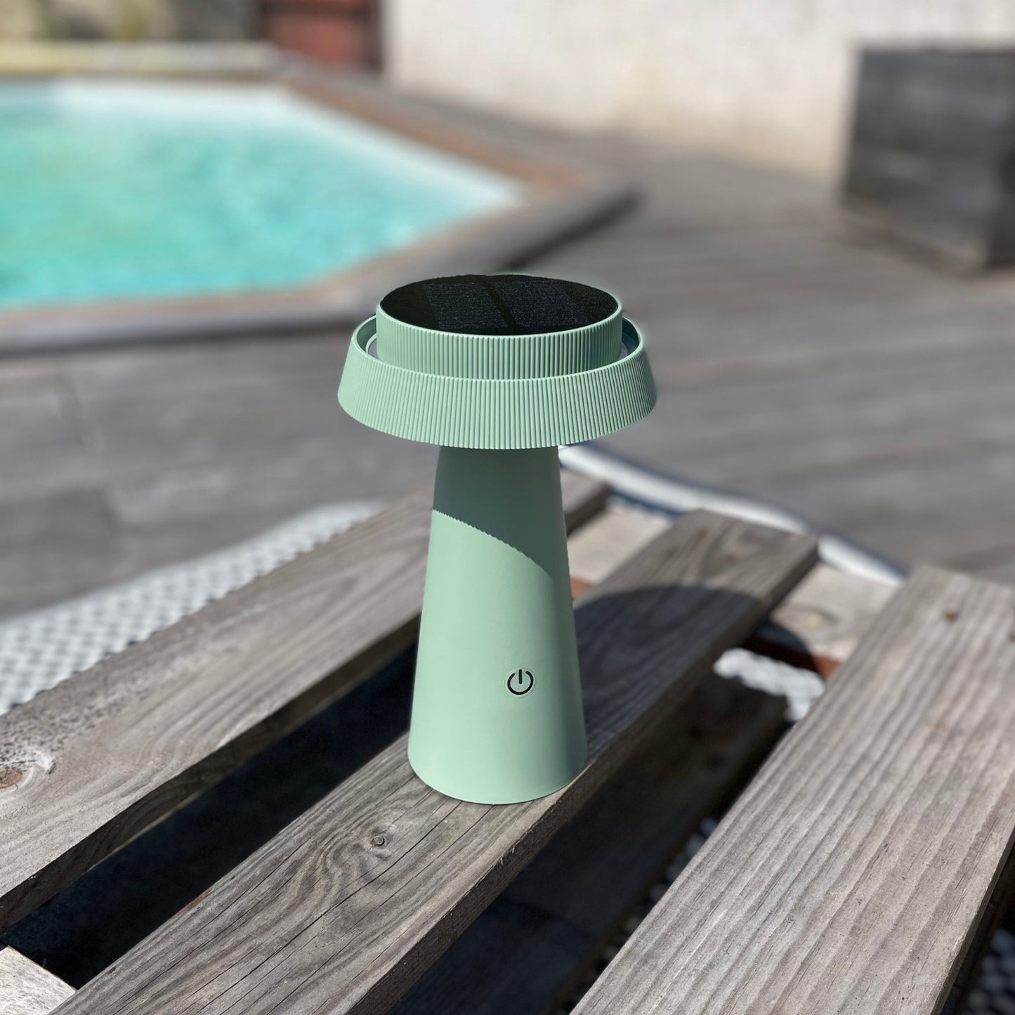Solar-Wandleuchte für den Außenbereich mit einstellbarer Helligkeit für Garten und Terrasse