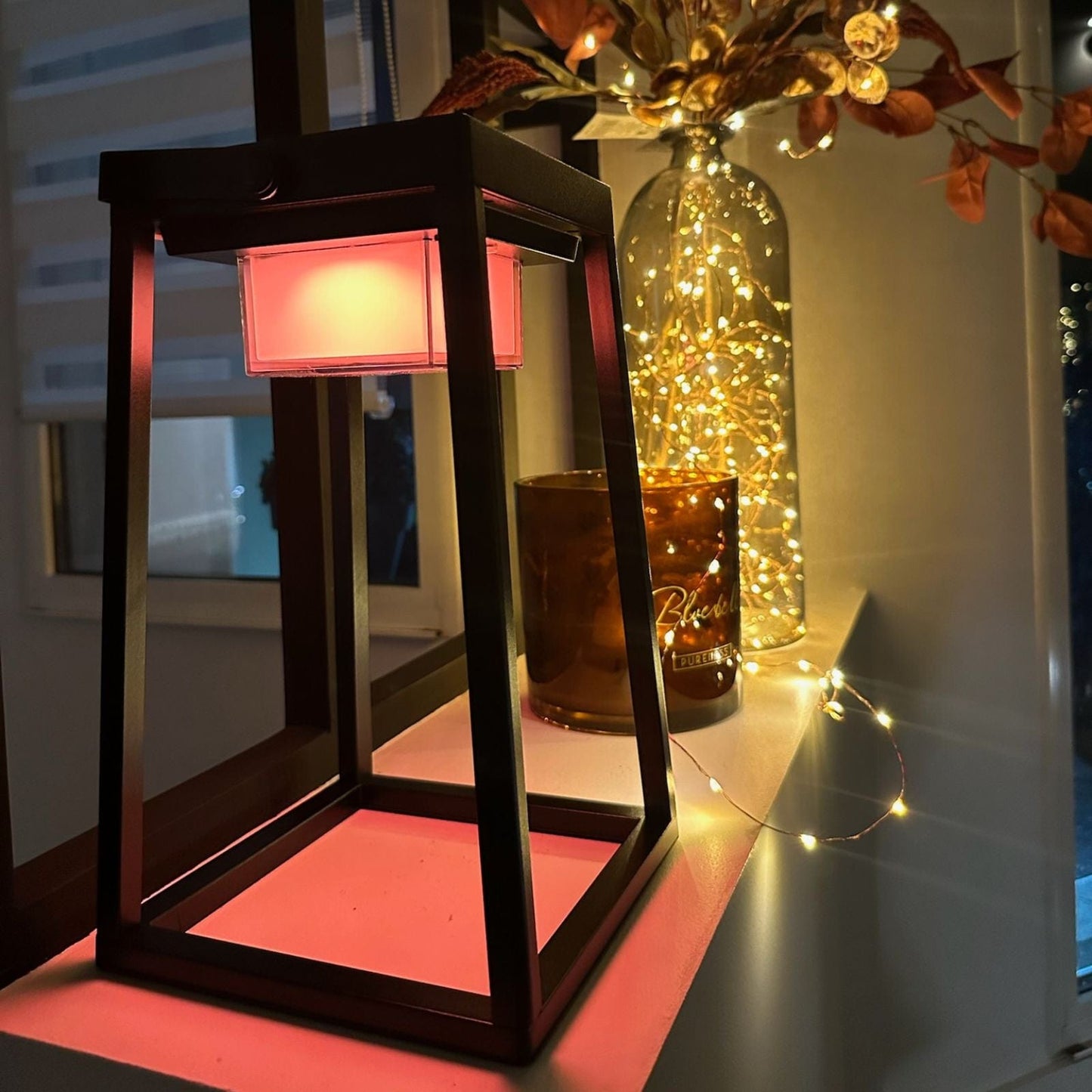 Solar LED Laterne mit USB-Ladefunktion und Smartphone-Steuerung