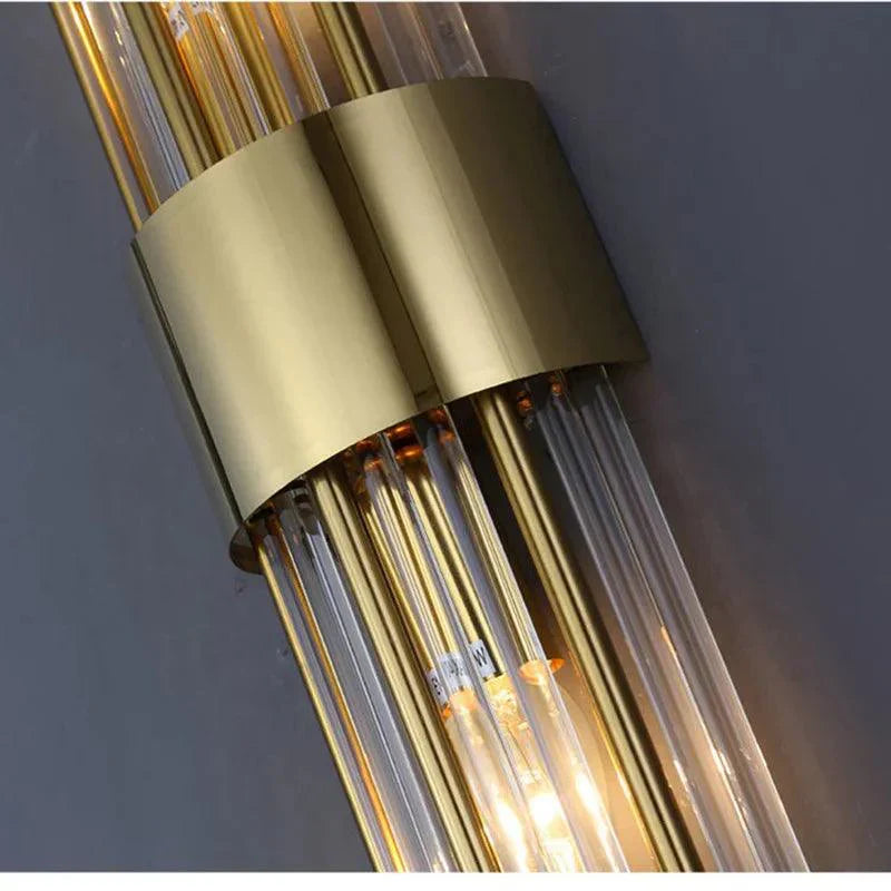 CrystalDazzle | Innovative Kristallwandlampe mit einem goldenen Akzent