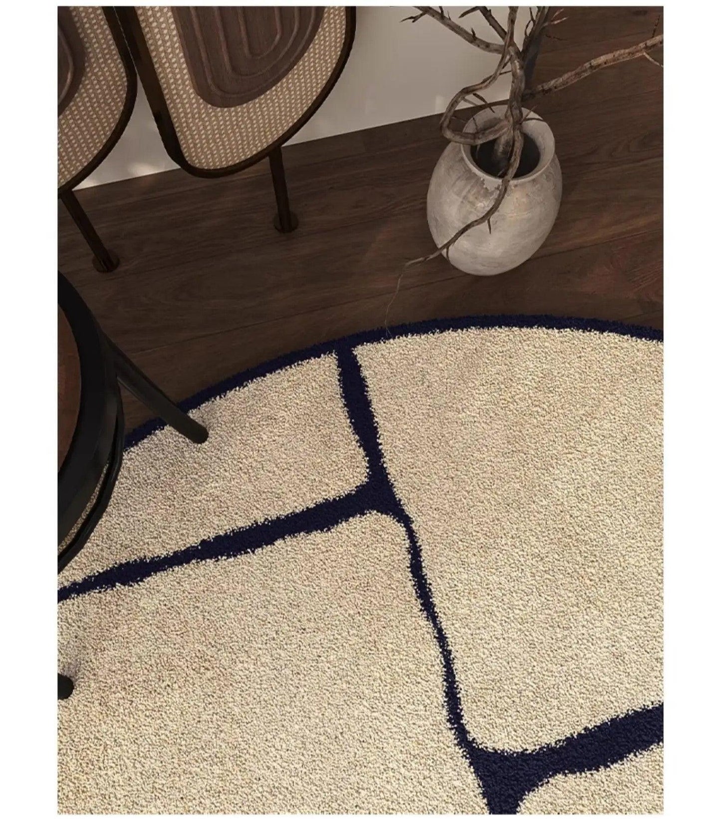 Luxuriöser runder Teppich im französischen Stil mit schwarzem Muster │ Moderne, großflächige Plüschteppiche für zu Hause