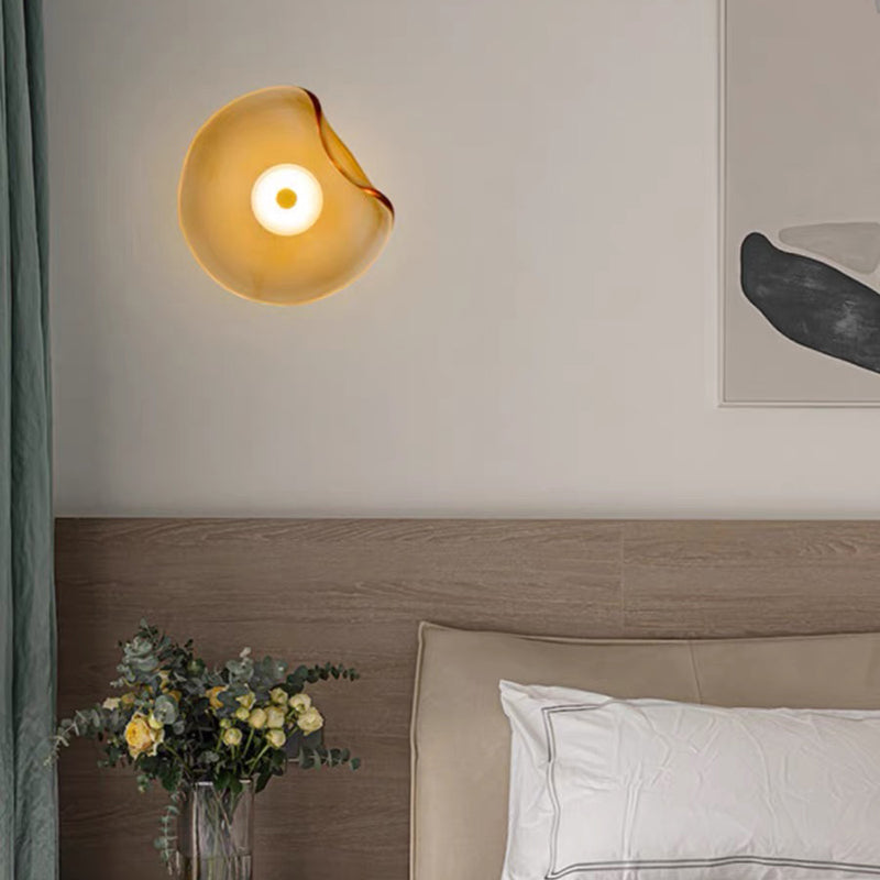 Moderne Wandleuchte aus amberfarbenem Glas - Elegante und funktionale LED-Beleuchtung