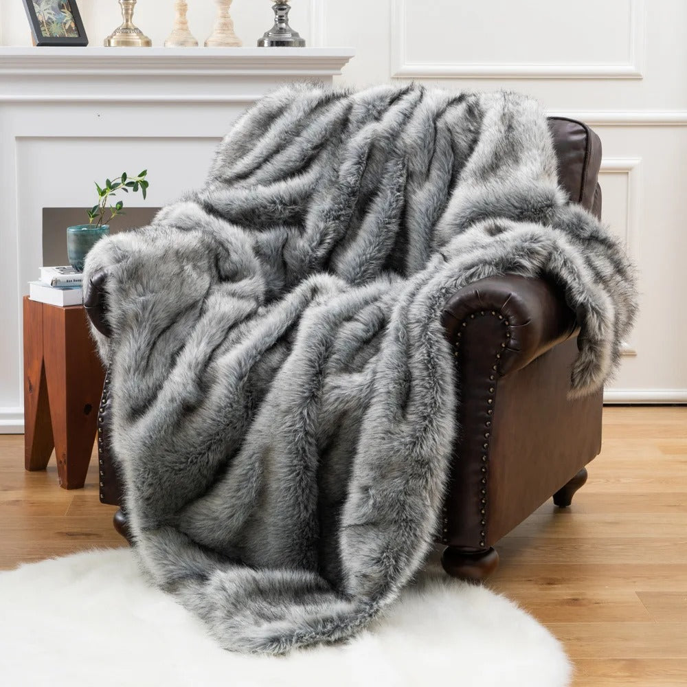 Garduru - Kuscheldecke aus Kunstfell für Bett und Sofa