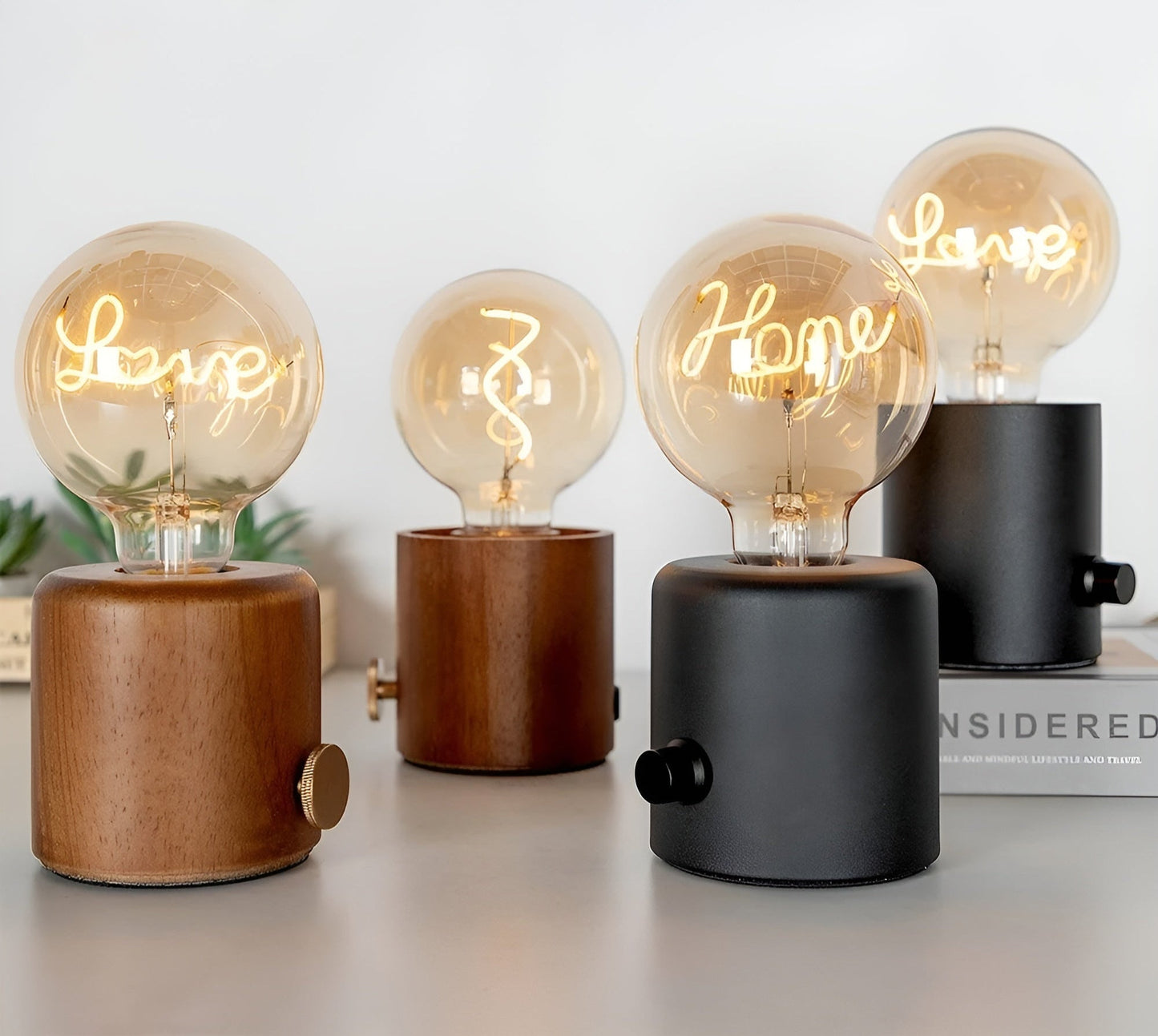 Garduru Lampe – Vintage Holz Tischlampe