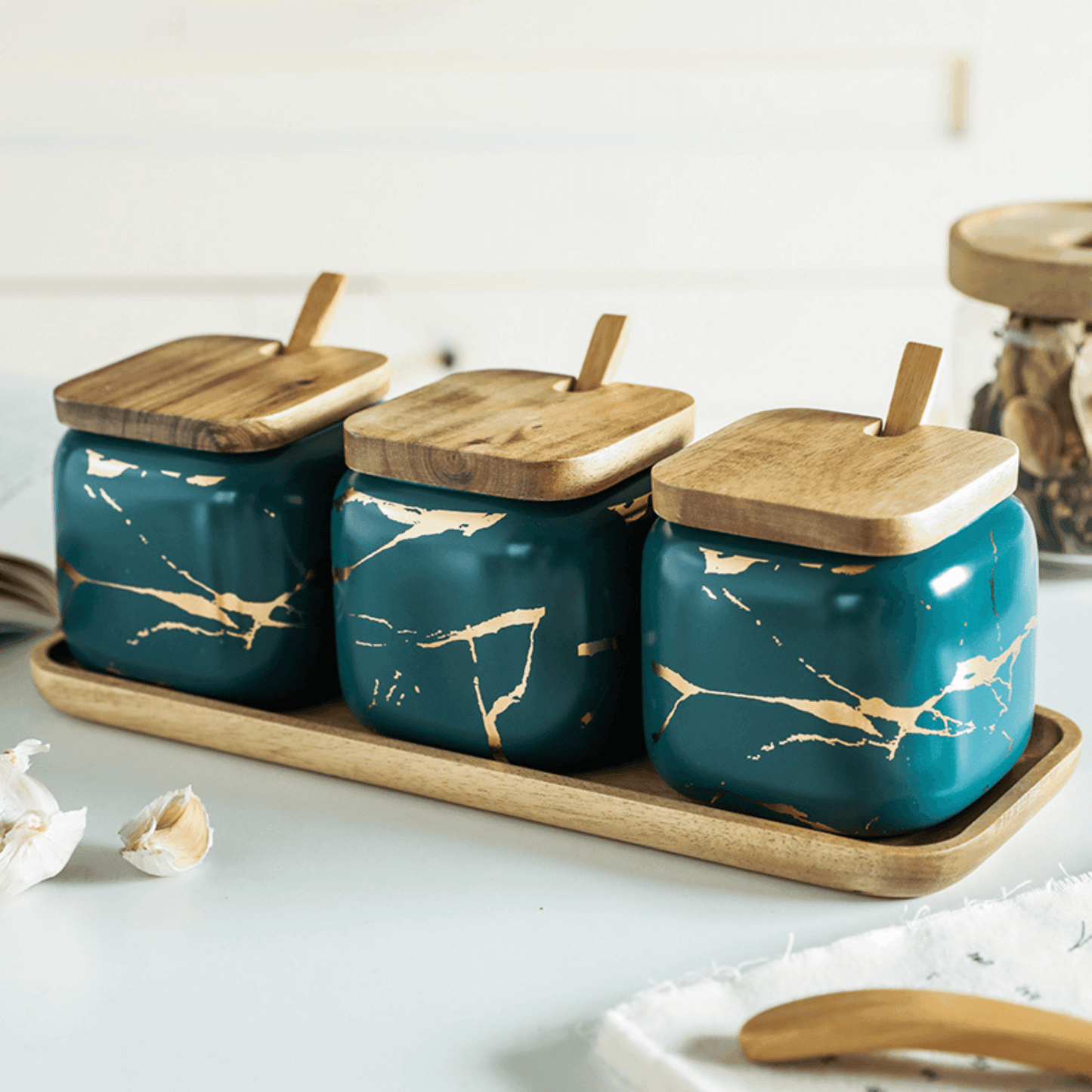 MarbleNest – Luxus Porzellan Gewürzgläser mit Holztablett