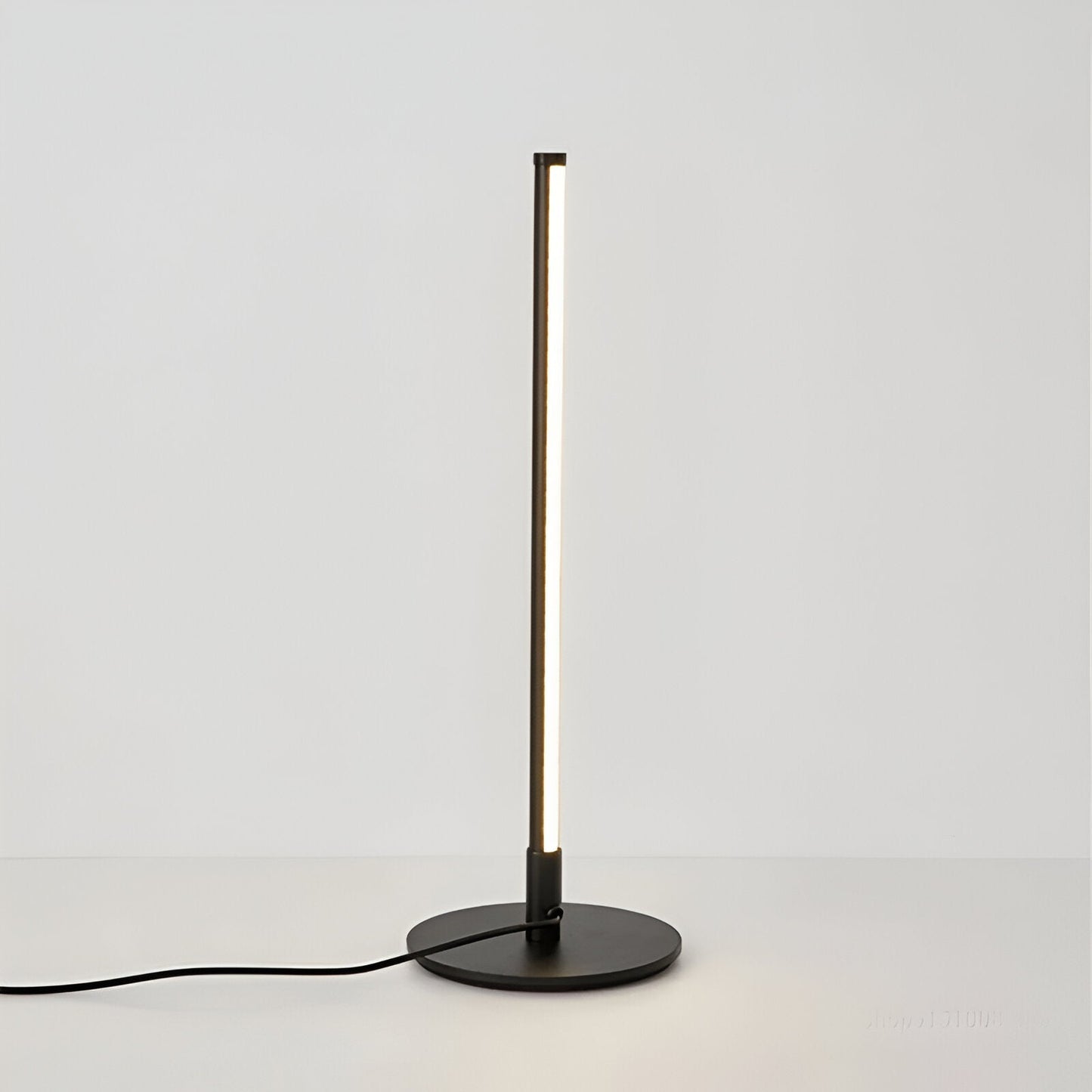 Minimalistische elegante schwarze LED-Tischlampe