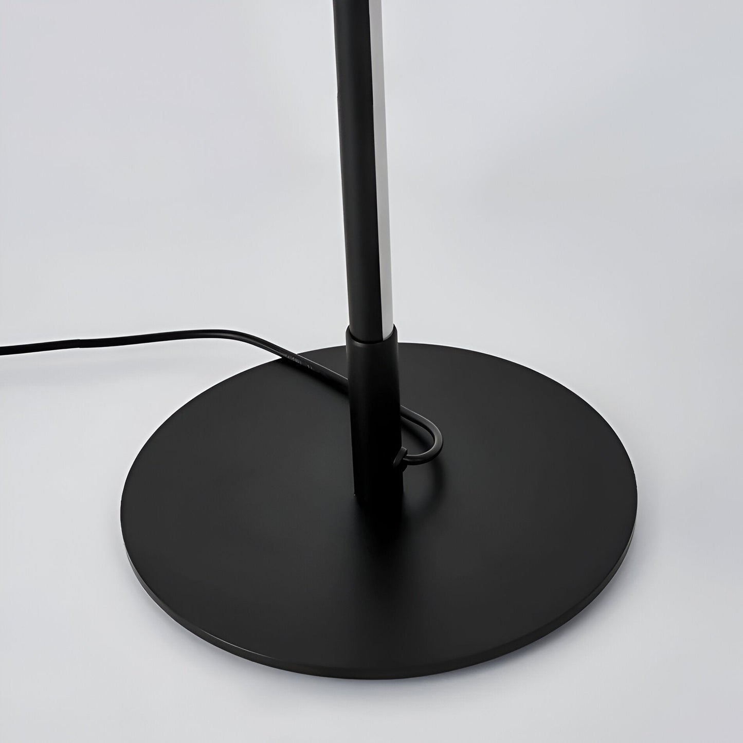 Minimalistische elegante schwarze LED-Tischlampe