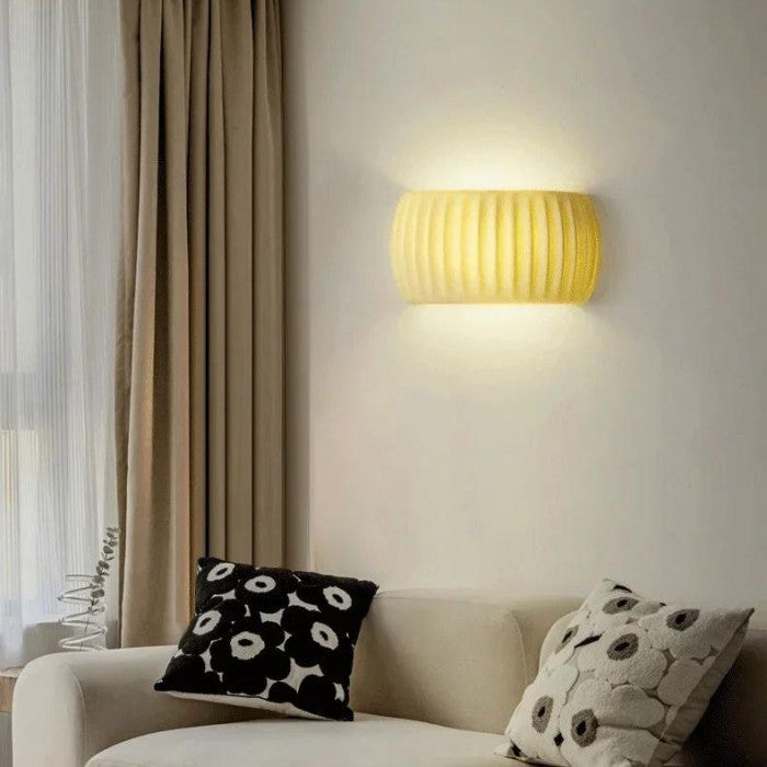 RibbedGlow – Luxus Wandleuchte mit moderner Eleganz