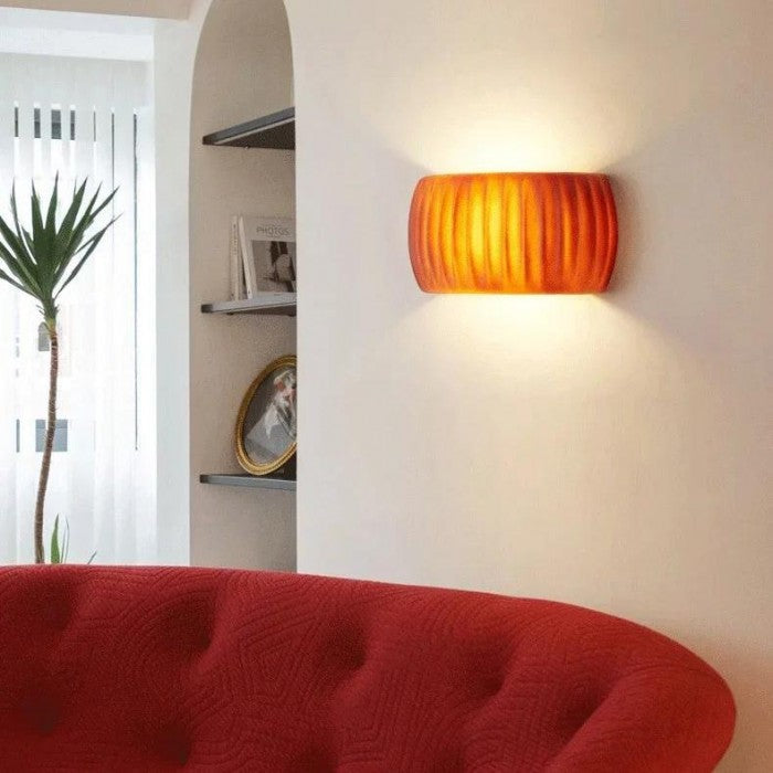 RibbedGlow – Luxus Wandleuchte mit moderner Eleganz