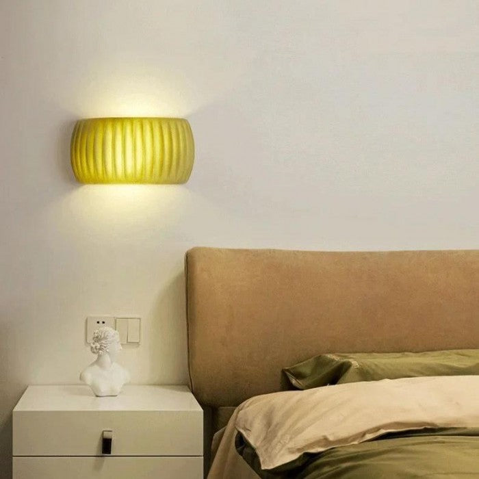 RibbedGlow – Luxus Wandleuchte mit moderner Eleganz