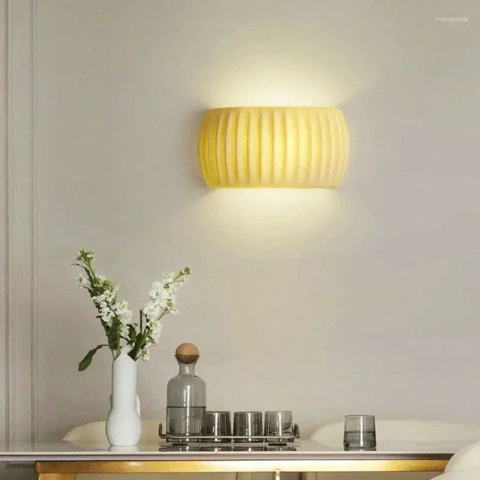 RibbedGlow – Luxus Wandleuchte mit moderner Eleganz
