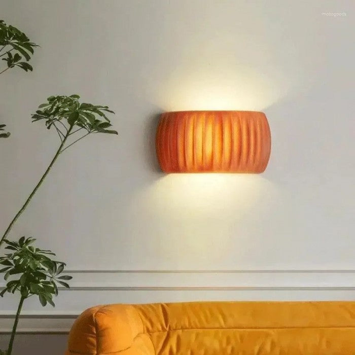 RibbedGlow – Luxus Wandleuchte mit moderner Eleganz