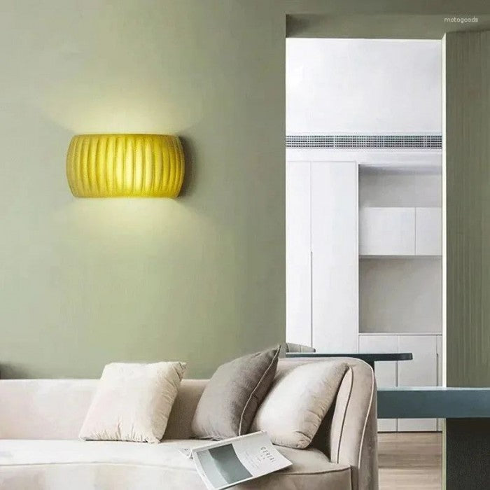 RibbedGlow – Luxus Wandleuchte mit moderner Eleganz